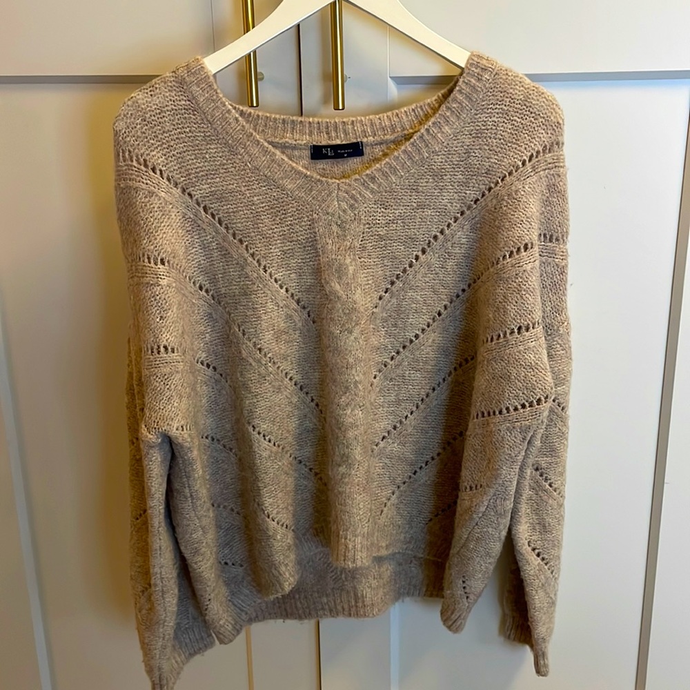 KLD v-neck sweater size M